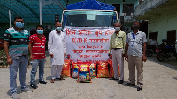  शिवशक्ति समूहद्वारा वीरगन्ज महानगरपालिकालाई पौने सात लाखको खाद्यान्न सहयोग 