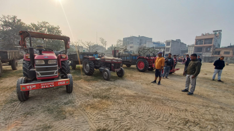 सिर्सिया नदिमा फाेहाेर फाल्ने तीन ट्रयाक्टरलाई जरिवाना