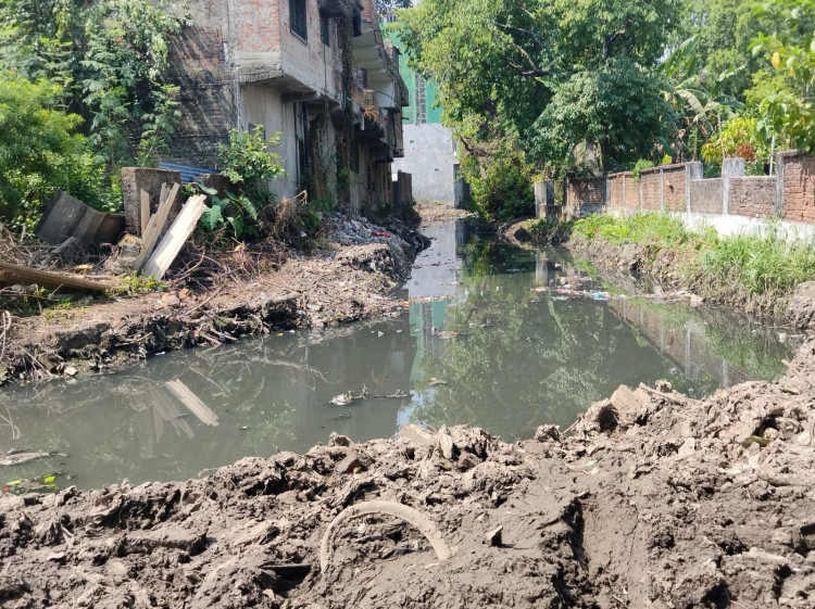 वीरगञ्जका ठूला नालाहरु दुई दशकपछि सफाई