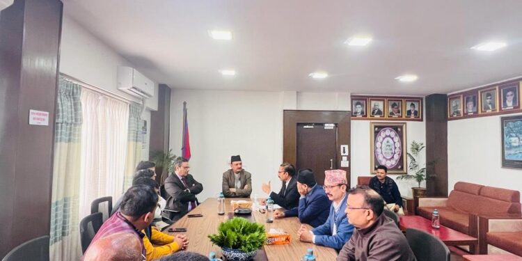 समस्याकाे पाेका बाेकेर व्यावसायी काठमाडौंमा