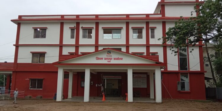 विपद जोखिम न्यूनीकरणका लागि आवश्यक तयारी गर्ने जिल्ला विपद व्यावस्थापन समितिको बैठकको निर्णय