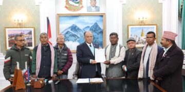 बाराका विभिन्न समस्या समाधान र विकासको माग गर्दै प्रधानमन्त्री प्रचण्डलाई बुझाए ज्ञापनपत्र