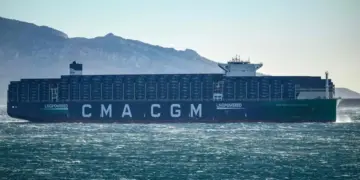 सिपिङ कम्पनीहरुले रुट परिवर्तनमा अतिरिक्त शुल्क लगाउदै, विश्व व्यापार महंगिने चिन्ता