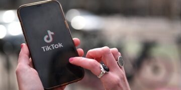 टिकटकले नेपालमा दर्ता हुन पठायो इमेल