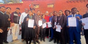 वीरगंज महानगरले वितरण ग-यो कक्षा ९ र ११ का विद्यार्थीलाई छात्रवृत्ति