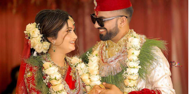 विवाहपछि गायिका एलिना चौहानको सुझाव : ‘तिमि विना बाच्न नसक्नेसँग मात्रै विवाह गर’