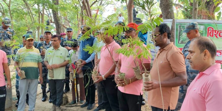 वीरगन्जको भिस्वा विहारमा आठसय विरुवा रोपियो