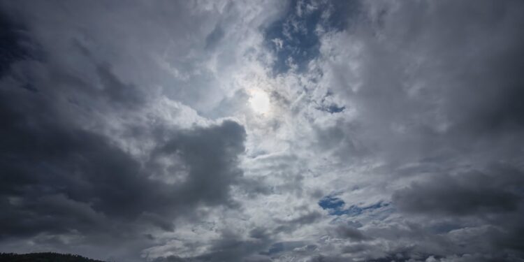 बङ्गालको खाडीमा विकसित न्यूनचापीय प्रणालीले नेपालमा मौसममा बदली