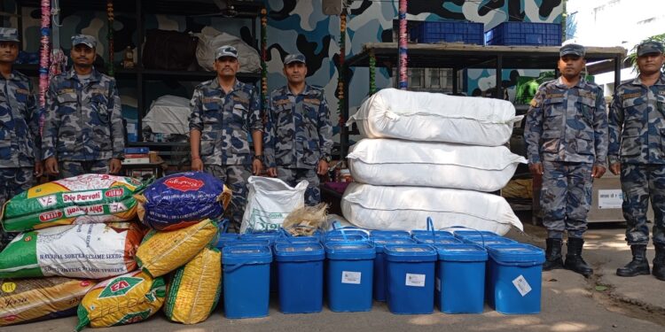 सशस्त्र प्रहरीद्वारा ११ लाख ९६ हजारको भन्सार छलिका काजु खजुर र कपडा बरामद