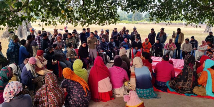 रौतहट निर्वाचन क्षेत्र ४ (१) का सांसद भट्टराईद्वारा जनतासँग निरन्तर भेटघाट