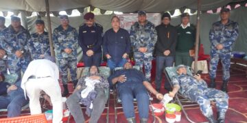 सशस्त्र प्रहरी बल पर्साले आयोजना गरेको कार्यक्रममा एक महिला सहित ५७ जनाद्वारा रक्तदान