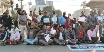 अस्पताल निर्माण गर्न दबाव दिन जनमत पार्टीको प्रदर्शन