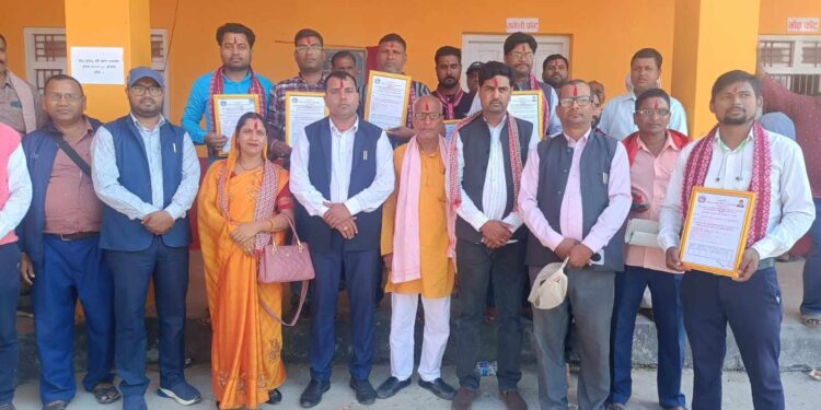 मालपोत कार्यालय पोखरियामा भू–सेवा सञ्चालन, ११ जना कानून व्यावसायीलाई अनुमतिपत्र वितरण