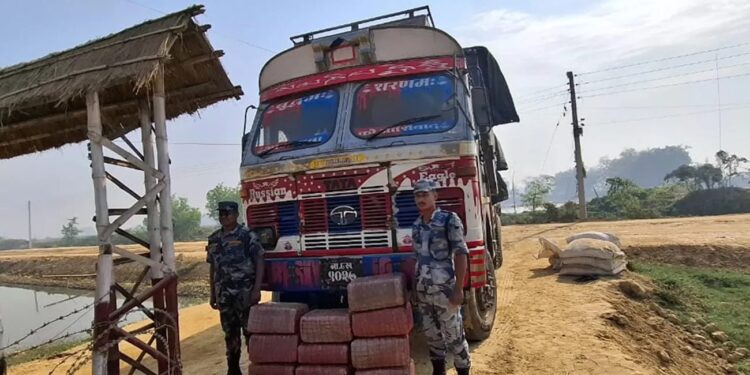सशस्त्र प्रहरीद्वारा १०३ केजी गाँजासहित ट्रक नियन्त्रणमा