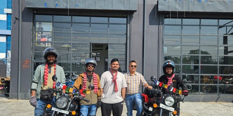 वीरगन्जका चार युवा : बुलेट माेटरसाईकलमा चारधामकाे यात्रामा