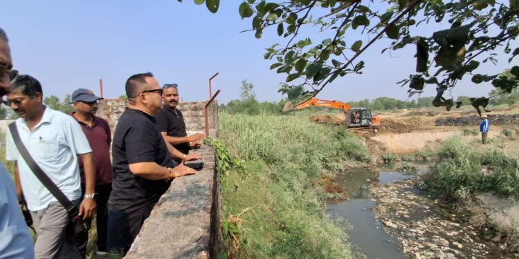 डुबानबाट बचाउन वीरगंजको मुख्य नाला सफाईमा तीव्रता, अब वीरगंज डुब्दैन – प्रमुख सिंह