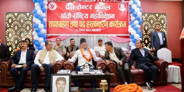 प्रचण्डद्वारा सरकारलाई बिचौलिया र भ्रष्टाचारीको संरक्षकको आरोप