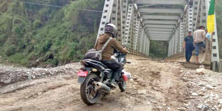 कान्ति लोकपथमा एकतर्फी सवारी सञ्चालन, बगुवा खोलामा डाइभर्सन बगाएपछि अवरुद्ध