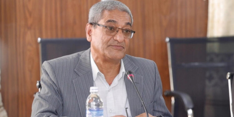 गृहमन्त्री लेखकको भिजिट भिसा प्रकरणमा प्रतिक्रिया: ‘गलत काम गरे राजनीतिमा देखिन्न’