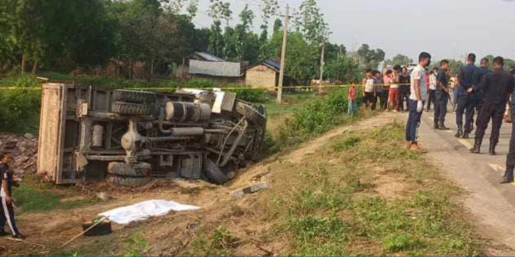 टिपरको ठक्करबाट वृद्धको मृत्यु, सिरहामा तनाव