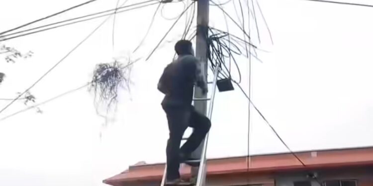 वीरगन्जमा अव्यवस्थित तार हटाउने अभियान शुरु, आठसय केजी तार संकलन