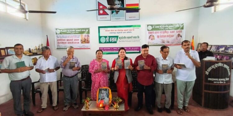 चितवनमा ‘बखान’ उपन्यास विमोचन