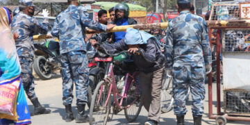 मधेसका सीमा नाकामा तस्कर र प्रहरीबीच द्वन्द्व बढ्यो, तीन जिल्लामा झडप र गोली प्रहार, एकको मृत्यु