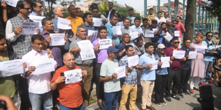 सामाजिक सञ्जाल प्रतिबन्धको विरुद्धमा पत्रकारहरुको प्रदर्शन