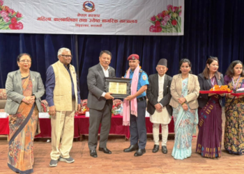 नेपाल सरकारद्वारा पर्साका एसपी गौतम मिश्र सम्मानित