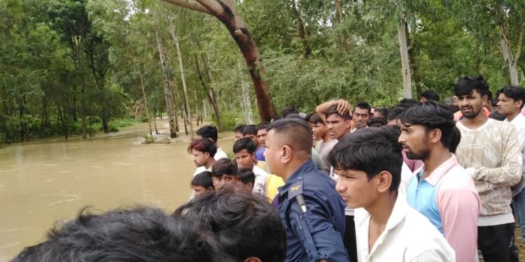 दुधौरा खोलामा टिकटक बनाउने क्रममा युवक बेपत्ता