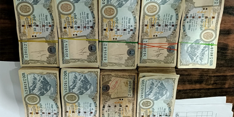 हुण्डीको ४ लाख ३४ हजार रुपैयाँसहित वीरगञ्जबाट एक युवक पक्राउ