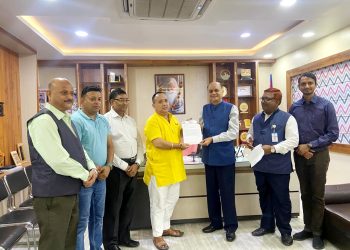 वीउवा सङ्घद्वारा वीरगञ्ज महानगरपालिकालाई टेबल र कुर्सी हस्तान्तरण