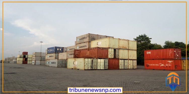 सरकारी अनिर्णयले वीरगन्ज भन्सारमा १८५ कन्टेनर बेवारिसे मालवस्तु अलपत्र