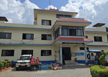 मकवानपुरमा बिलबिजकभन्दा फरक सामान लोड भएको ट्रक नियन्त्रणमा