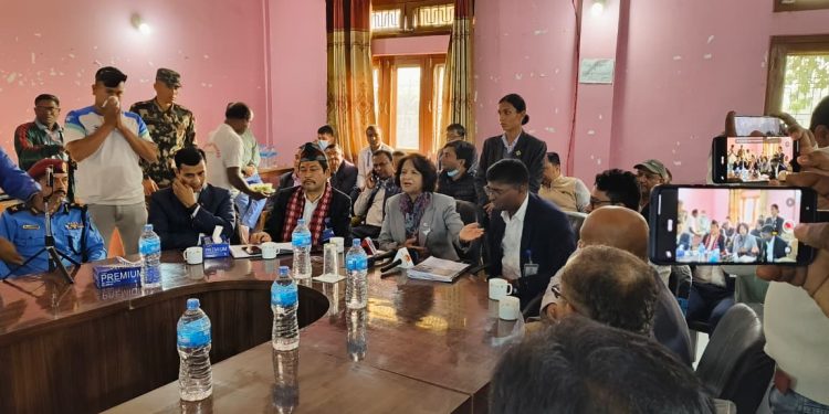 नारायणी अस्पतालमा स्वास्थ्य मन्त्री शर्माको आकस्मिक अनुगमन : अस्पतालको सुधारका लागि प्राथमिकतामा राखिने घोषणा