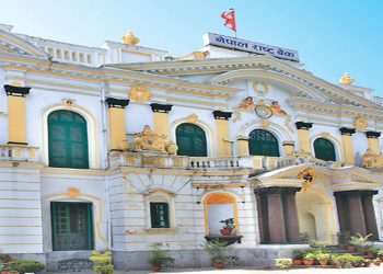 सरकारले पाँच लाखभन्दा बढी नगद कारोबार बैंकमार्फत अनिवार्य गर्ने निर्णय