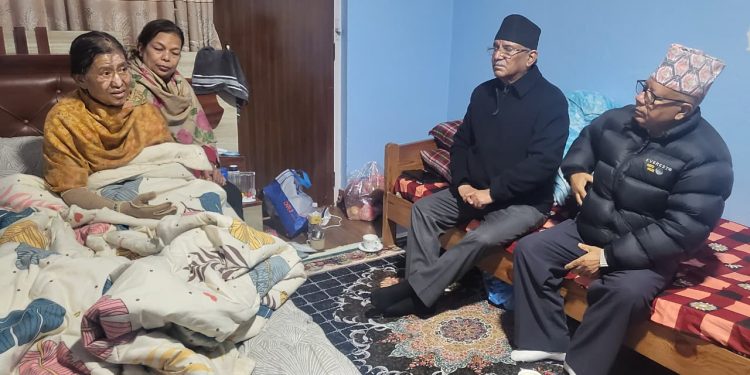 नेकपाका संयोजक दाहाल र सहसंयोजक नेपालले खनाल पत्नीको स्वास्थ्य अवस्थाबारे जानकारी लिए