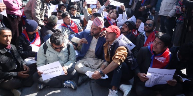 माग पूरा नभएको भन्दै मिराज ढुंगानाको नेतृत्वमा दोस्रो दिन पनि प्रदर्शन