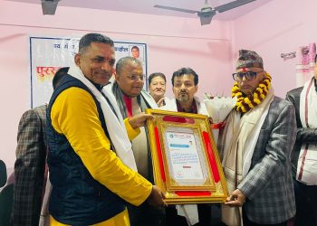 पत्रकार गोविन्द देवकोटालाई गोपाल गिरी स्मृति पत्रकारिता पुरस्कार प्रदान