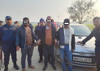 बारामा २ किलो बढी अफिमसहित तीन जना पक्राउ
