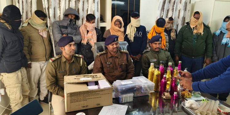 निर्वाचन लक्षित नक्कली नोट गिरोह भारतमा पक्राउ, ३ नेपालीसहित १० जना समातिए