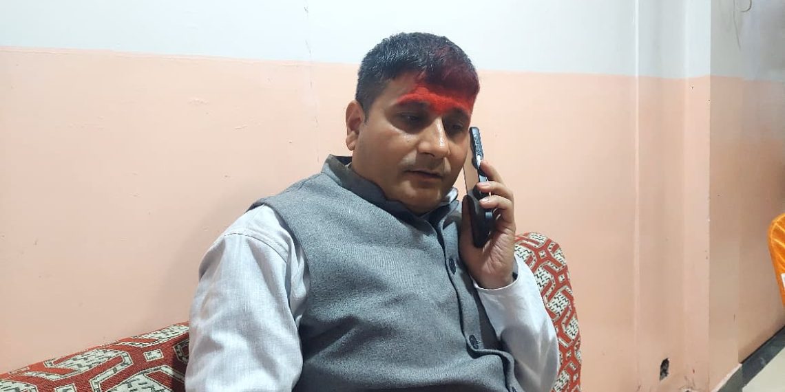 पर्सा–१ मा रास्वपाका हरि पन्तको ‘क्रेज’ : घरदैलो पुग्न भ्याई नभ्याई, मतदाताले नै फोन गरेर बोलाउन थाले