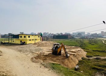 पीएम कप क्रिकेटको तयारीमा वीरगंज : मेयर सिंह आफैं खटेर रातभर मर्मत गर्दै मैदान