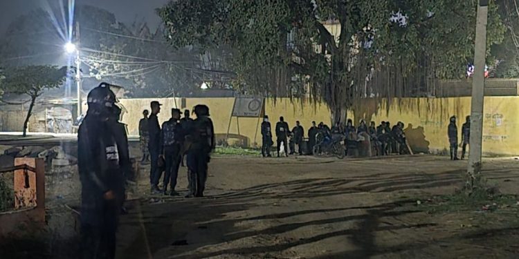सिरहा कारागारमा छापा: हतियार र नगदसहित नाइके पक्राउ, कैदीबन्दीद्वारा आगजनी र प्रदर्शन