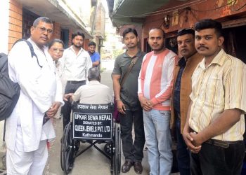 वीरगञ्जमा शारीरिक रूपमा अशक्त व्यक्तिलाई घरमै पुगेर ह्विलचेयर सहयोग