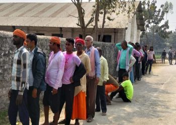सर्लाहीको बलरामा रोकिएको मतदान पुन: सुरु, रास्वपा उम्मेदवार सिंह पुगेपछि तनाव