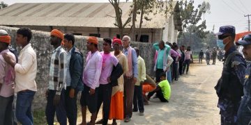 सर्लाहीको बलरामा रोकिएको मतदान पुन: सुरु, रास्वपा उम्मेदवार सिंह पुगेपछि तनाव