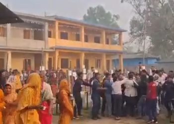 सर्लाही-४ को भवानीपुरमा मतदान केन्द्रमा तनाव, केही बेर रोकिएर पुनः सुरु