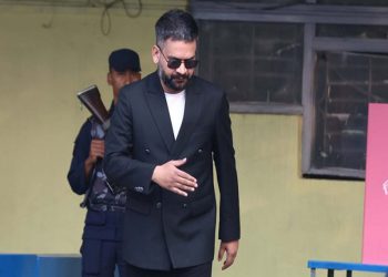 काठमाडौंमा मतदान सकेर बालेन हेलिकप्टरमार्फत झापा प्रस्थान; ओली र शाहबीच रोचक भिडन्त