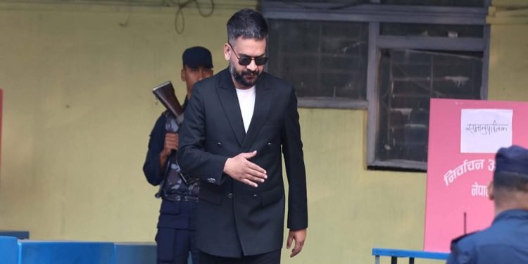 काठमाडौंमा मतदान सकेर बालेन हेलिकप्टरमार्फत झापा प्रस्थान; ओली र शाहबीच रोचक भिडन्त